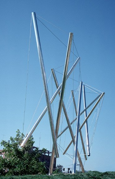 photo of sculpture by Kenneth Snelson